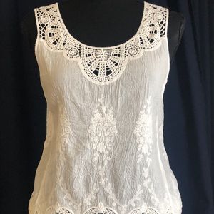 Linen sleeveless embroidered top.